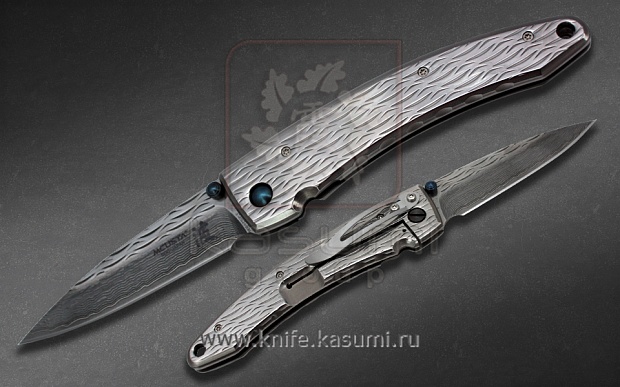 Складной нож Mcusta MC-0112D NAMI (из серии Hammered Folder) из японской стали VG-10 с обкладками из дамасской стали, стальной рукоятью и удобной клипсой.